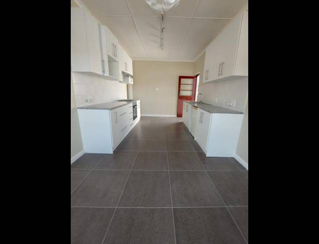 3 BEDROOM PROPERTY TO RENT IN GOODWOOD CENTRAL